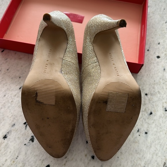 Shoes - Picture 4 of 7